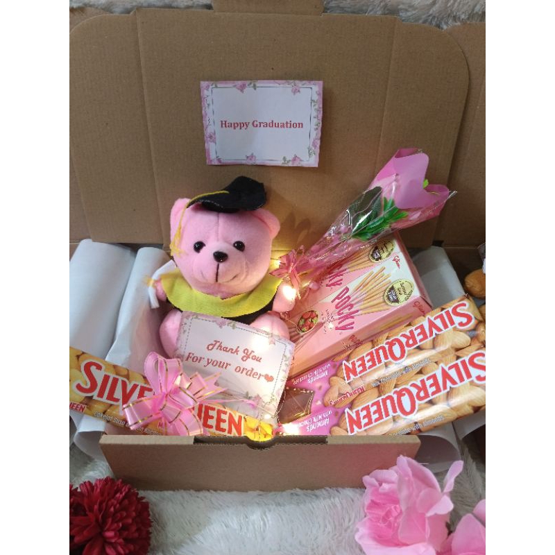 

hampers coklat / hampers boneka wisuda / hadiah sidang wisuda dll