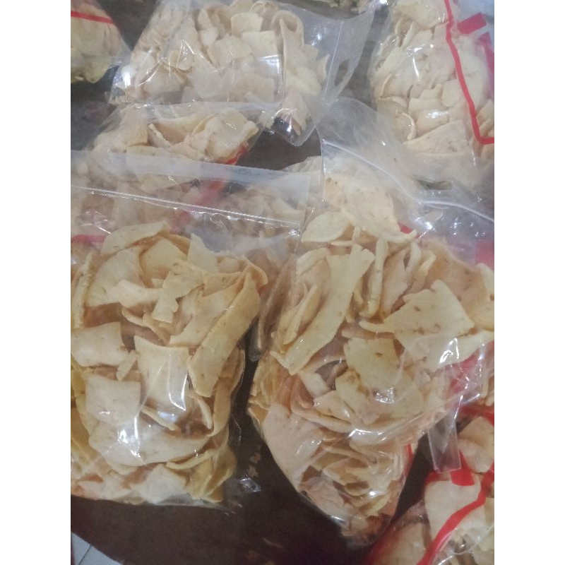 

Kerupuk tempe gurih dan renyah ukuran satu plastik besar