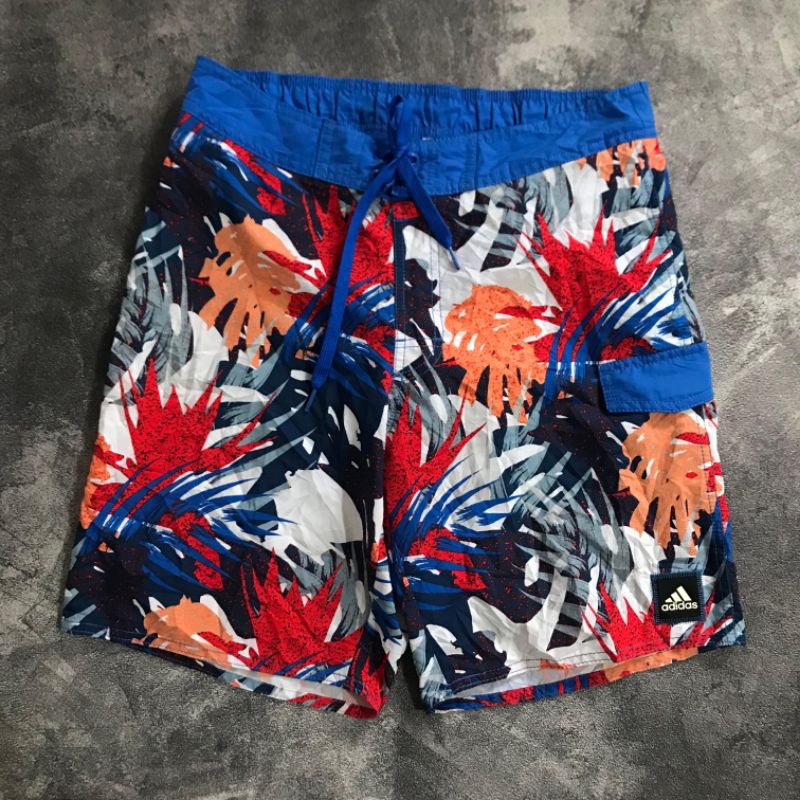 celana pendek Adidas Froral size S Second bekas