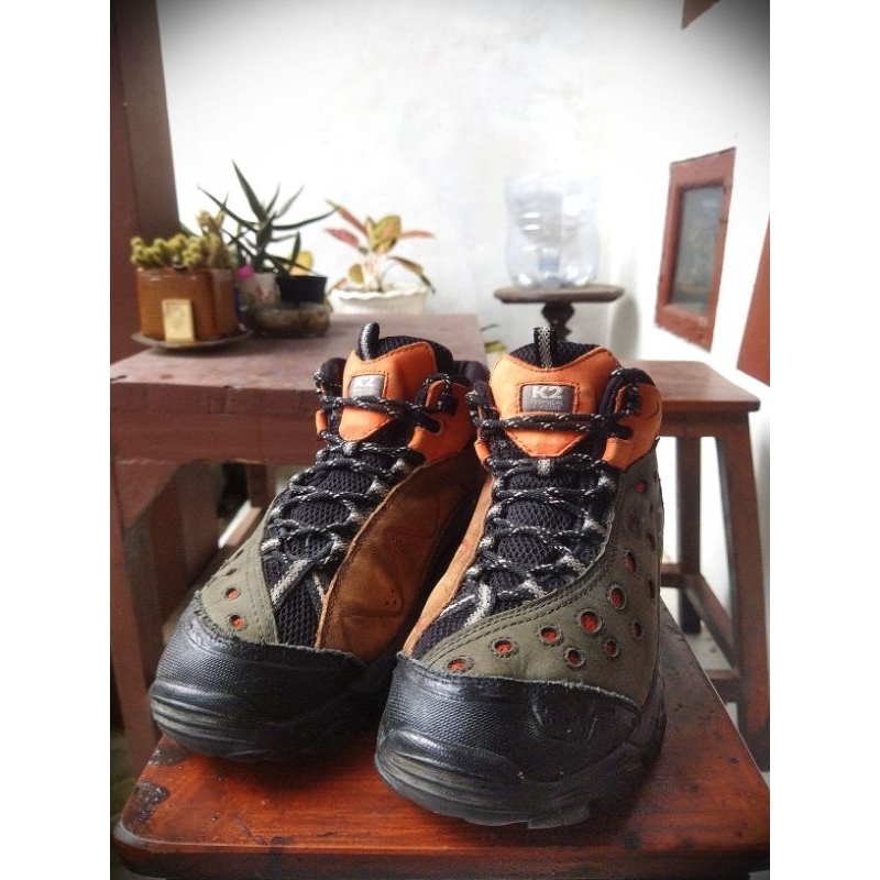 sepatu outdoor hiking seken brand K2 Goretex sz 42