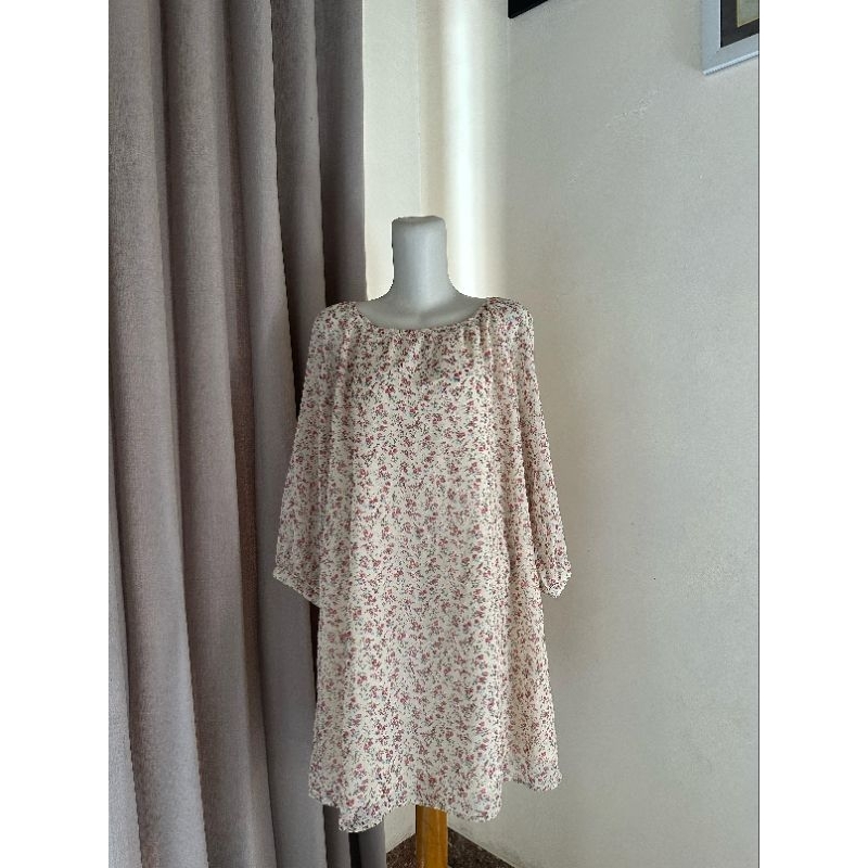 

preloved blouse motif bunga bunga