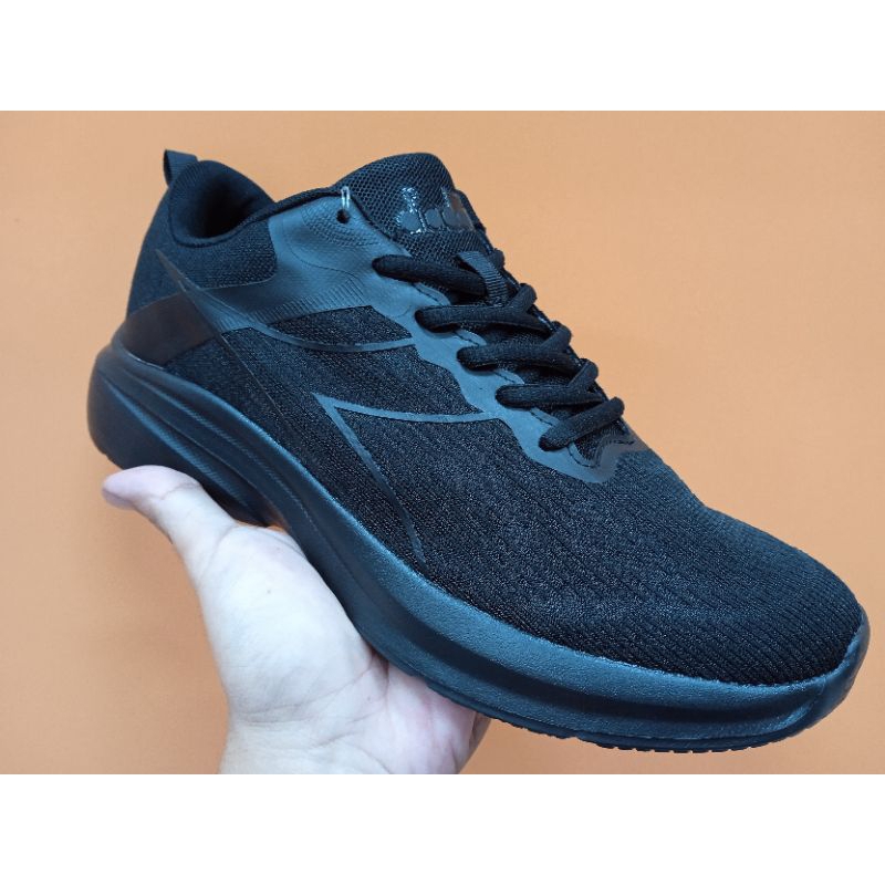 Sepatu Diadora Full Black