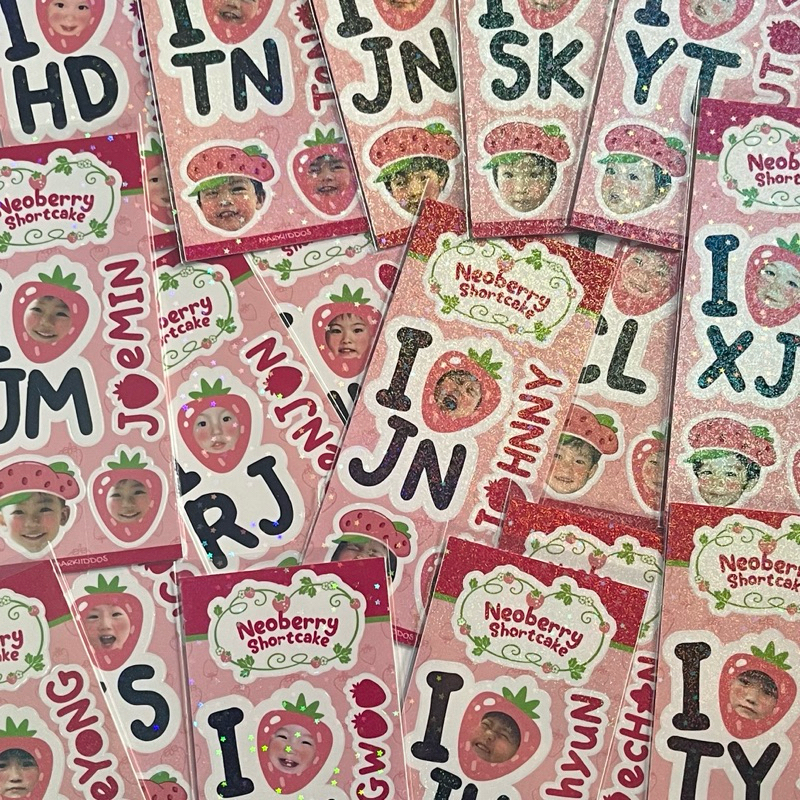 

[MARKIIDDOS] Neoberry Shortcake Sticker