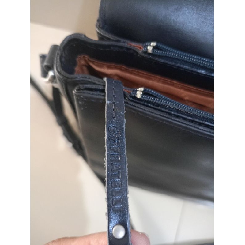 preloved tas sling pria/wanita kulit asli merk GiGifratell