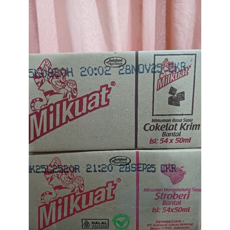 

Milkuat Susu UHT cokelat krim/ stroberi bantal