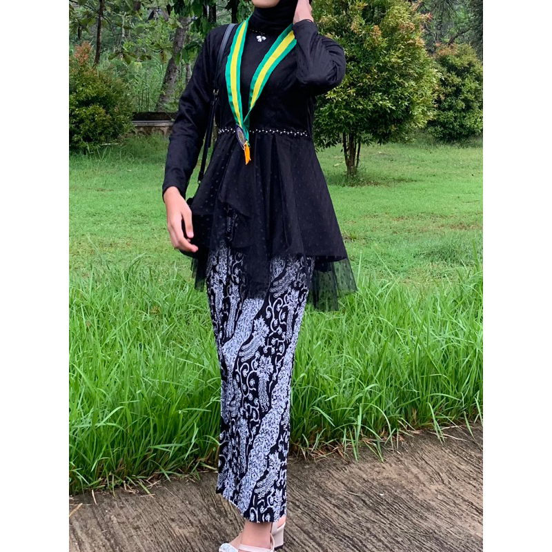 atasan kebaya izara batik