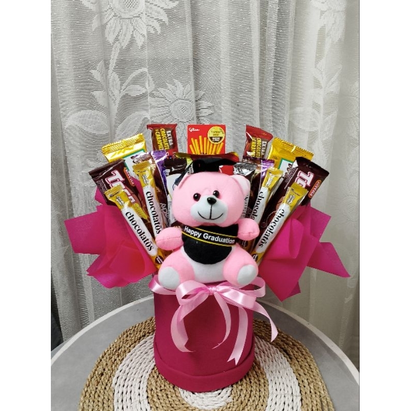

Bloom box Snack bloom box boneka wisuda