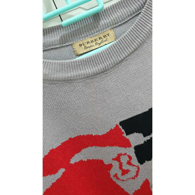 Sweater rajut brand BURBERRY 55.000 sdh termasuk admin shopee