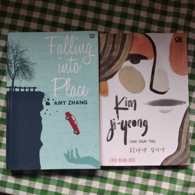 [Preloved Bundle] Kim Ji-yeong, Lahir Tahun 1982 & Falling into Place
