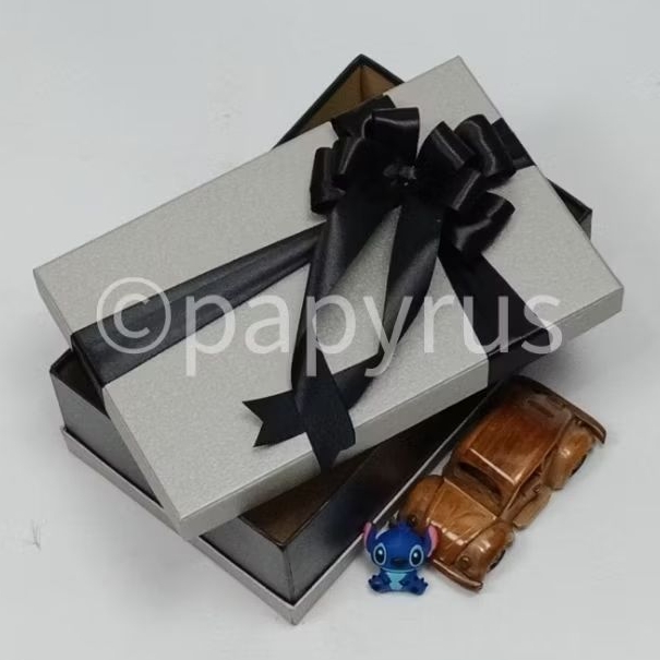 

PAPYRUS Sandwich 17,5x27,5 Tinggi 10cm Kotak Kado Gift Box Hadiah V3
