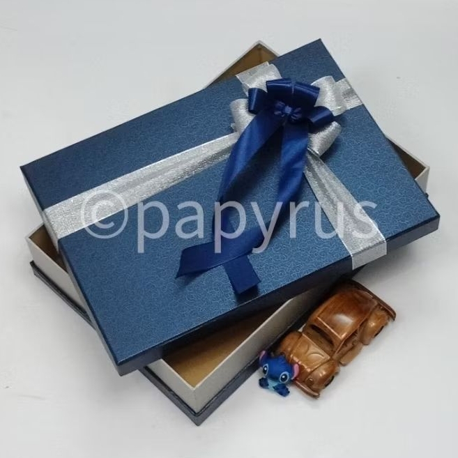 

PAPYRUS Sandwich 25x35 Tinggi 8cm Kotak Kado Gift Box Hadiah V3