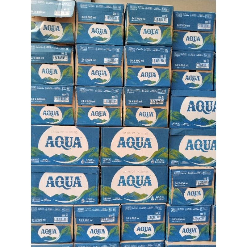 

air mineral Aqua 600 ml, 1 DUS isi 24 botol