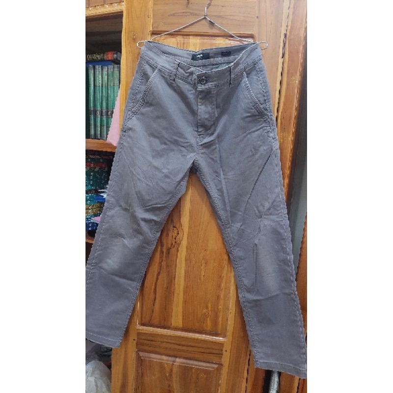Celana Chinos Bekas