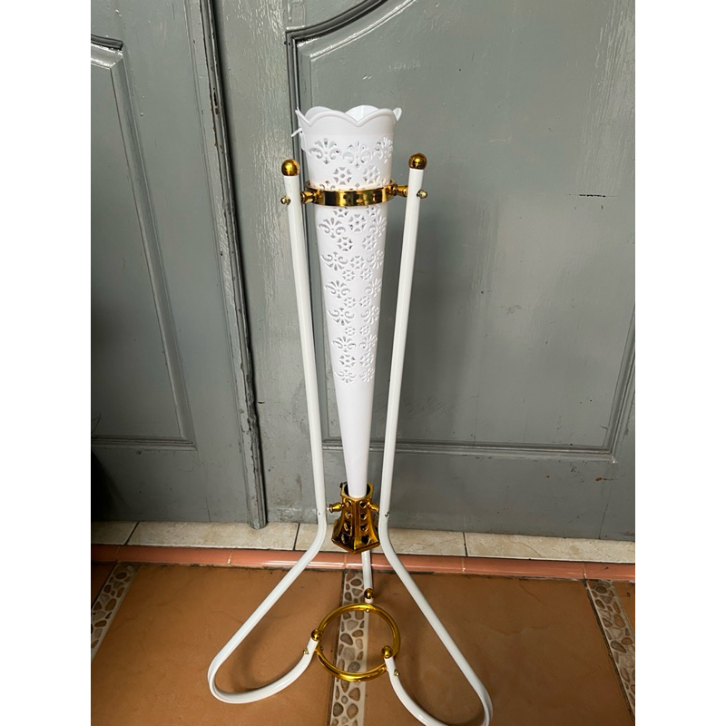 Pot Corong Kerucut warna putih /pot standing besi/pot besi