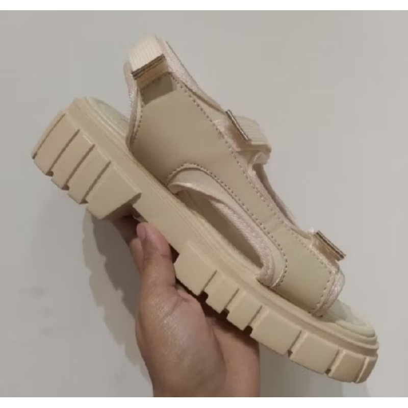 Sepatu sandal wanita Fladeo