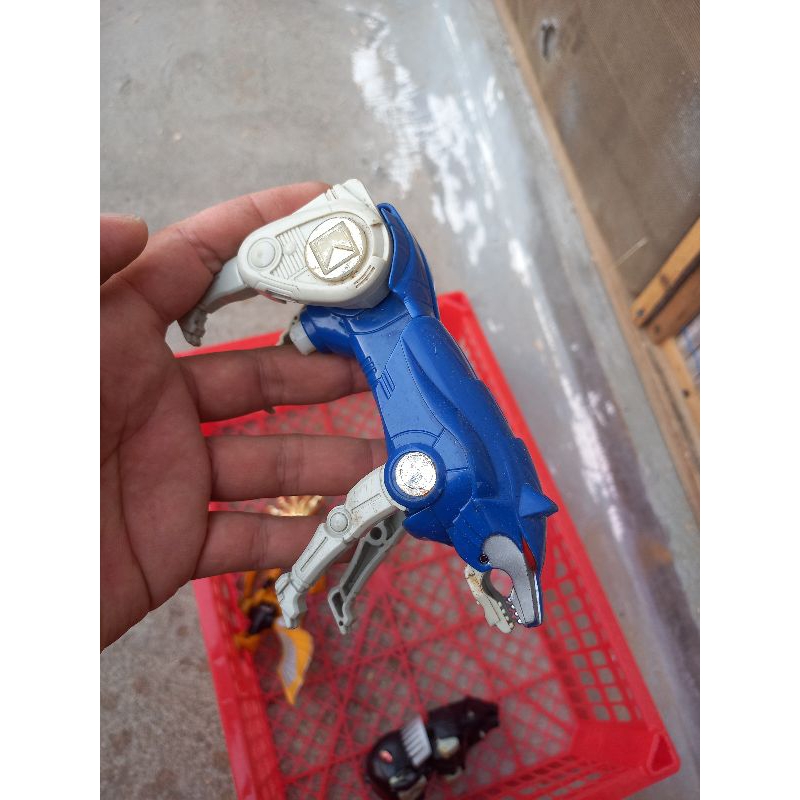 zord Part tangan srigala biru