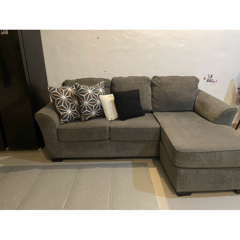Sofa Abney Ashley Informa Preloved