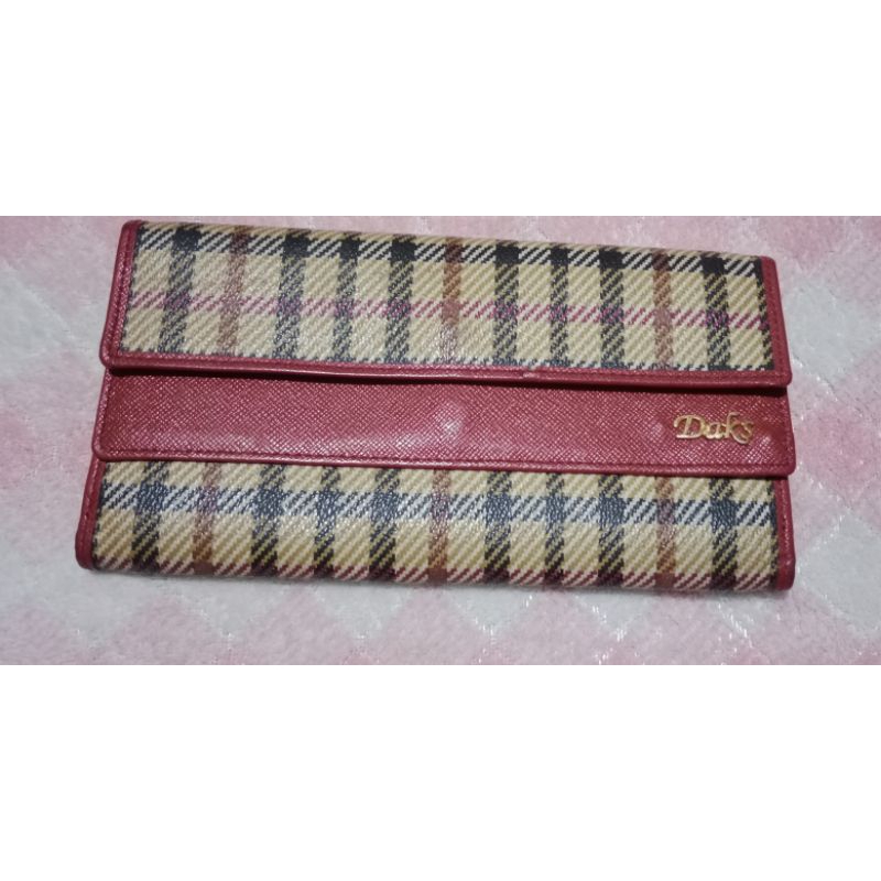 Dompet DAKS