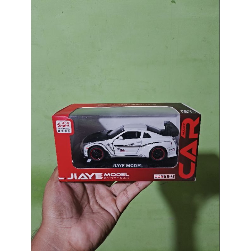 Diecast Mobil NISSAN GTR R35 Skala 1:32