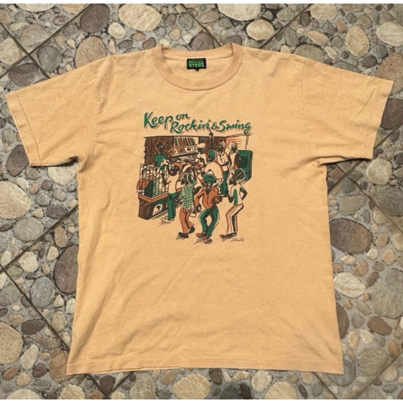 T-Shirt vintage keep on rockin n swing, tag strictly vibes