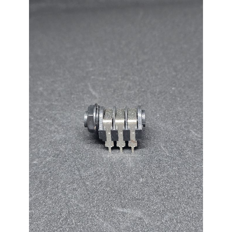 SOKET AKAI STEREO PLASTIK ATAU SOKET MIC STEREO KELABANG