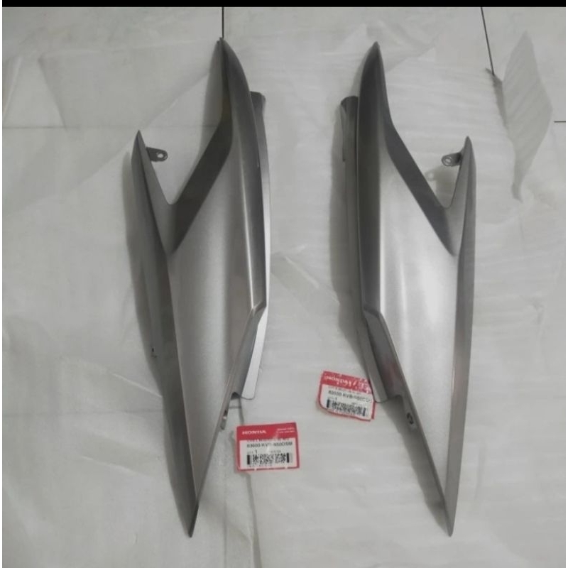 cover body belakang Vario techno 110 karbu kanan kiri ORI AHM silver  83500/83600-KVB-N500DSM