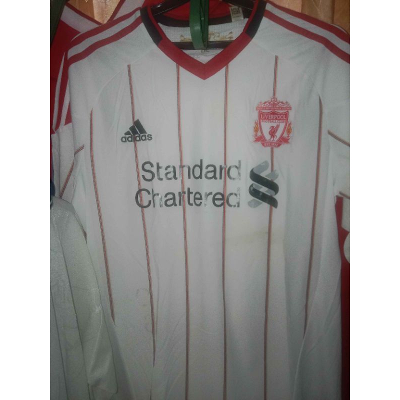 Jersey bola away kit Liverpool 2010-2011