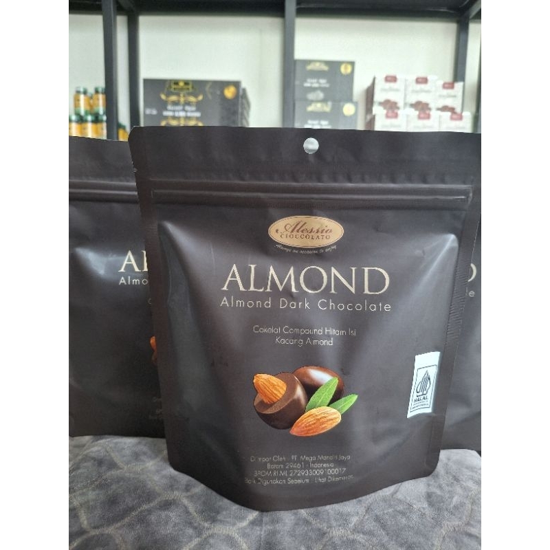 

Alessio Almond Dark Chocolate – Cokelat isi Kacang Almond | Halal & Premium