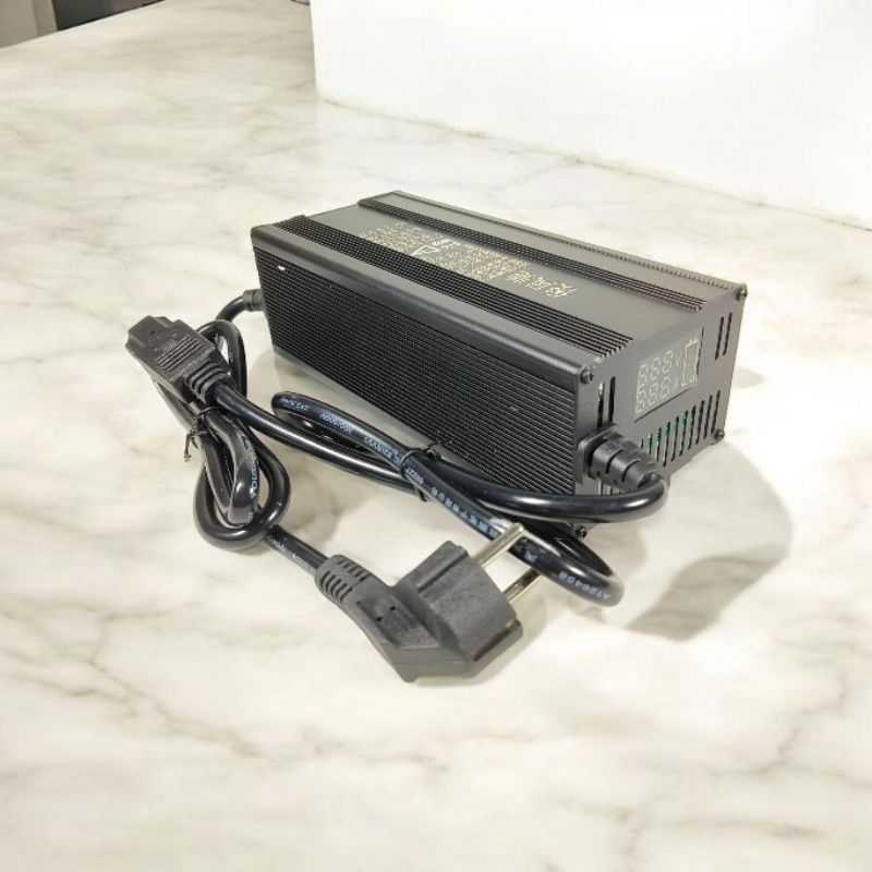 PICC Charger Aki Lithium Battery Display Adjustable Current 72V 15A - 202503-XC - Black