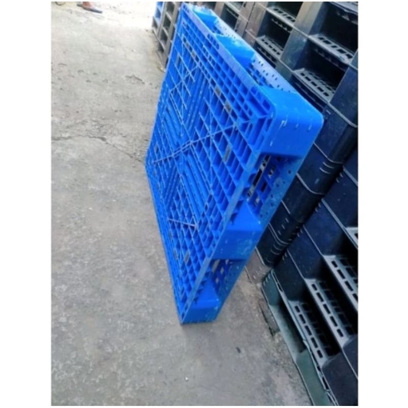 

PALLET PLASTIK BIRU UKURAN 110x110x12 DIJAMIN KUAT