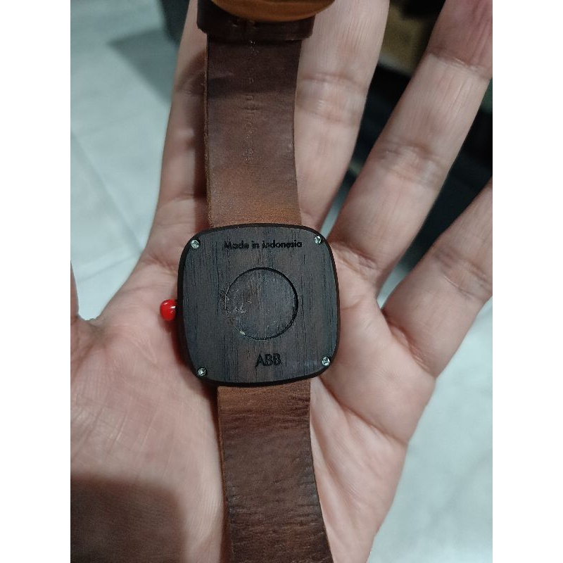 Jam Tangan Kayu Merek Pala Nusantara Brown normal