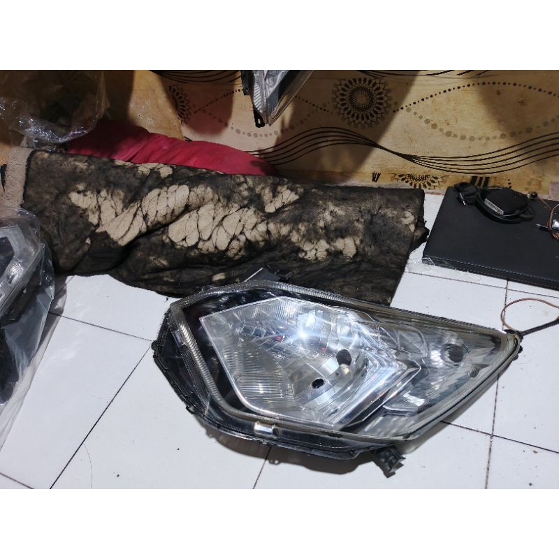 Headlamp lampu depan Daihatsu sigra/2016/2018/ kiri