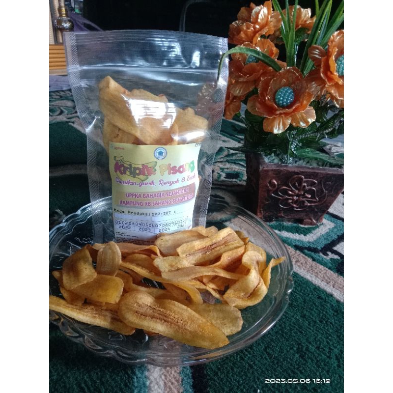 

Kripik pisang varian rasa original,coklat dan balado