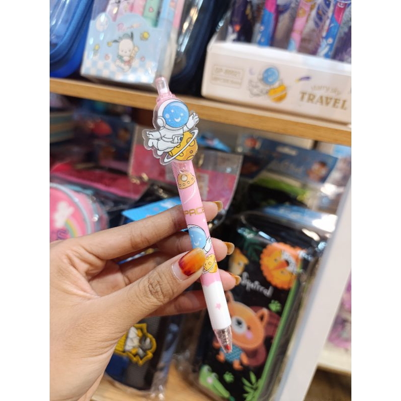 

Pulpen air motif cowok Karakter astronot