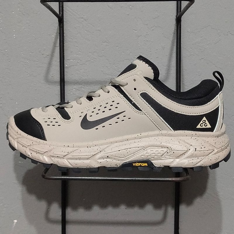 SEPATU TRAIL RUNNING N*KE ACG CREAM BLACK SOLE VIBRAM