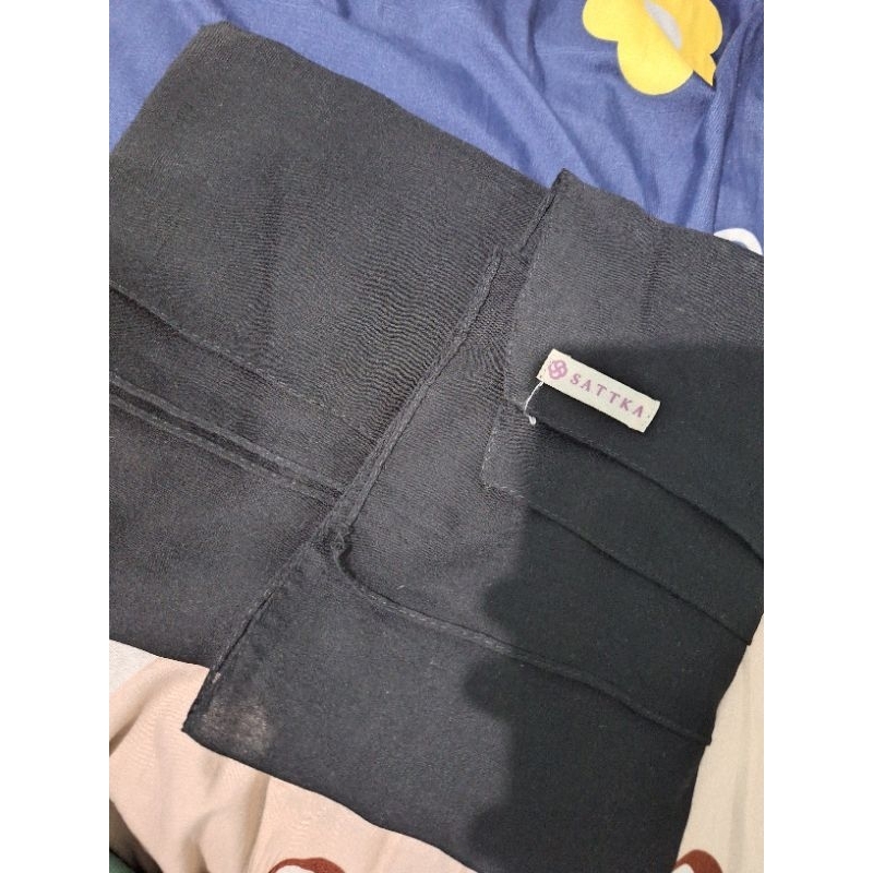 Hijab Sattka Viscose Hitam