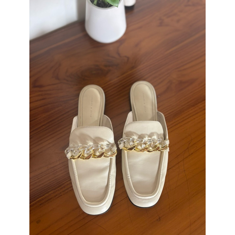 PRELOVED Sandal Charles&Keith Flat/Covered open-back