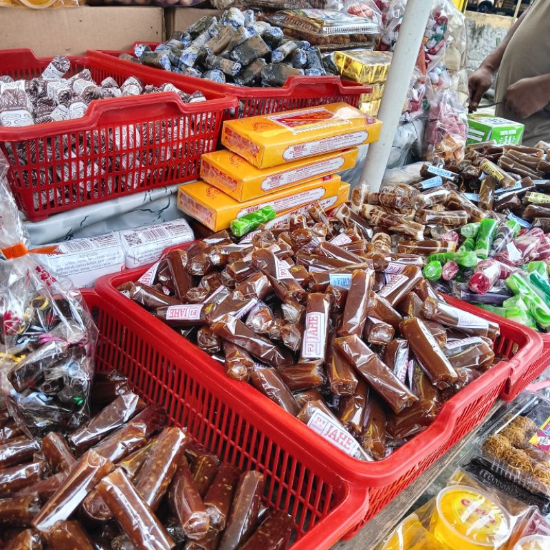 

Prasojo Food - Jenang Kudus Aneka Rasa Original Wijen Nangka Jahe Buah Coklat Durian 500gr Enak Amanah Alaika Food Kering Cemilan Manis