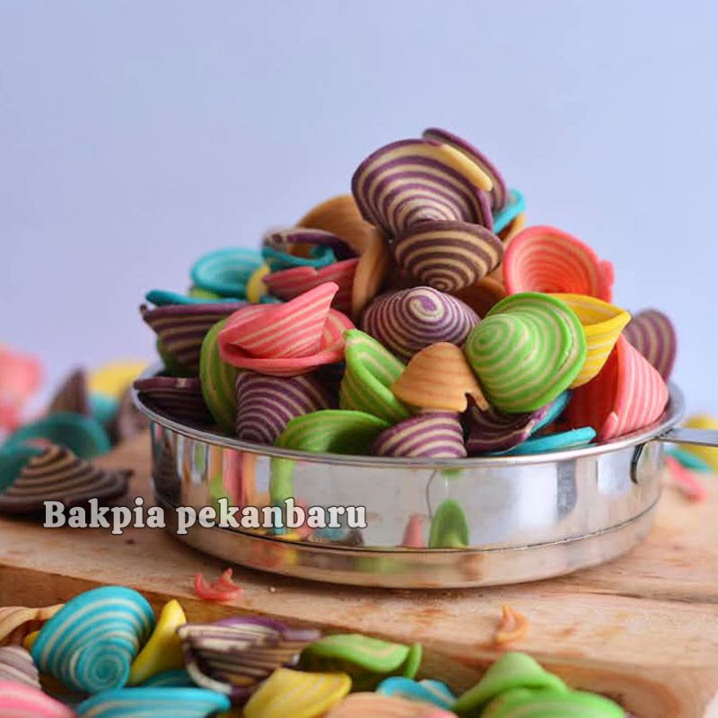 

Kuping Gajah Warna Warni