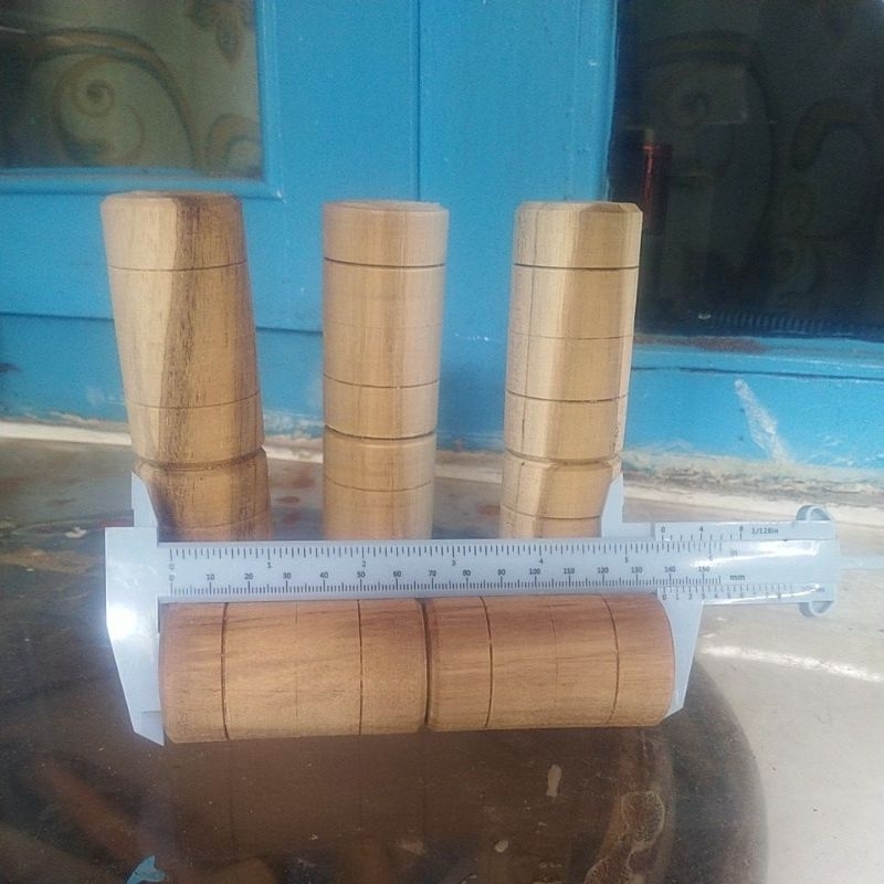 bubut kayu,kaki meja kecil, variasi furniture, variasi tropi,dll.