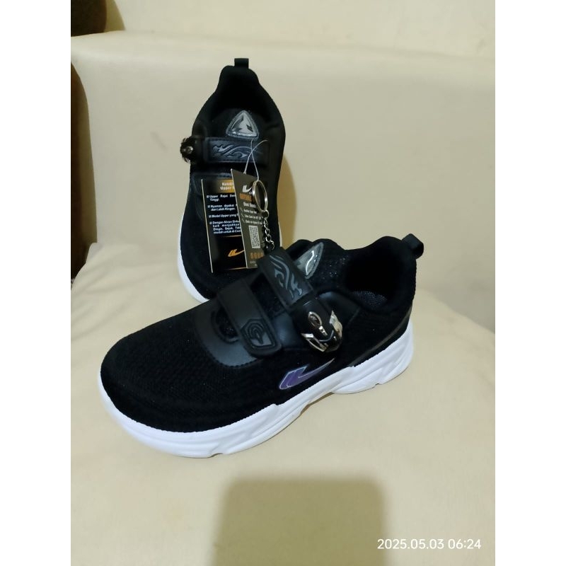 Sepatu sekolah new era