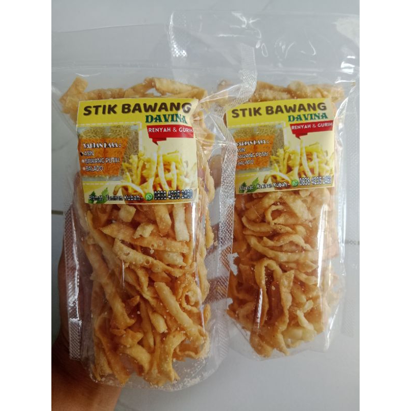 

keripik/kerupuk stik bawang asin