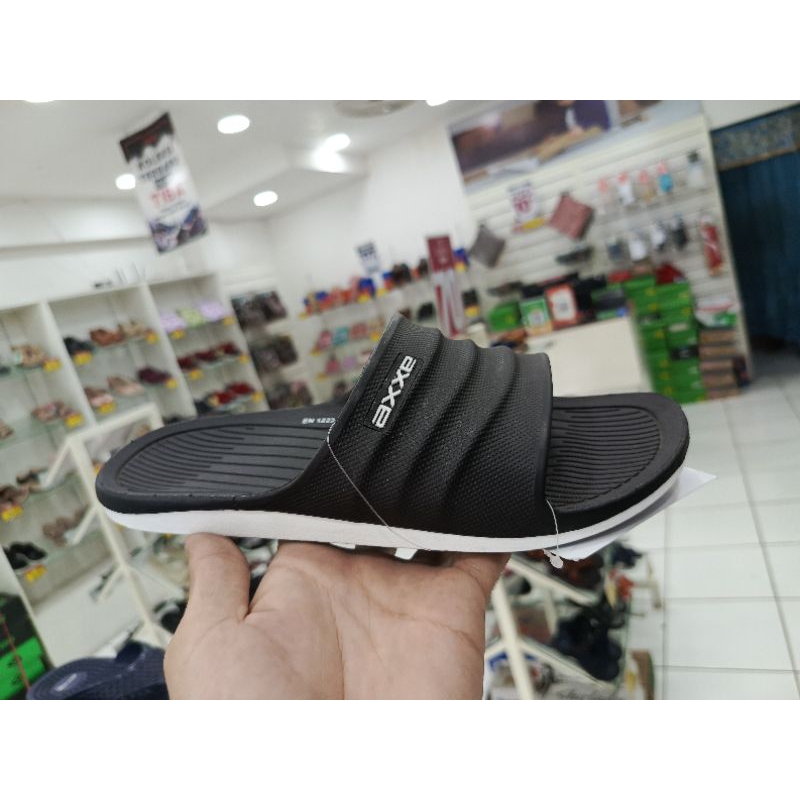 sandal slop pria axxe inti hitam