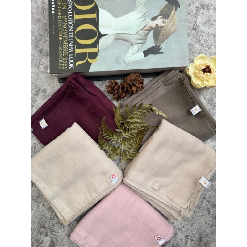 Kerudung segi empat paris polos import murah merk Varisha