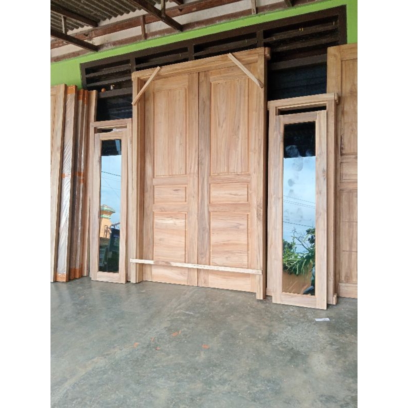 satu set kusen dan pintu utama kupu kupu dan 2 jendela