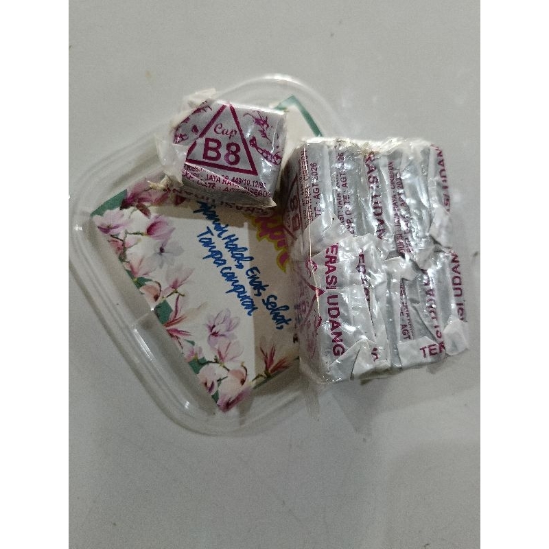 

Terasi Udang Cirebon cap B8 isi 10pc berat 130gr