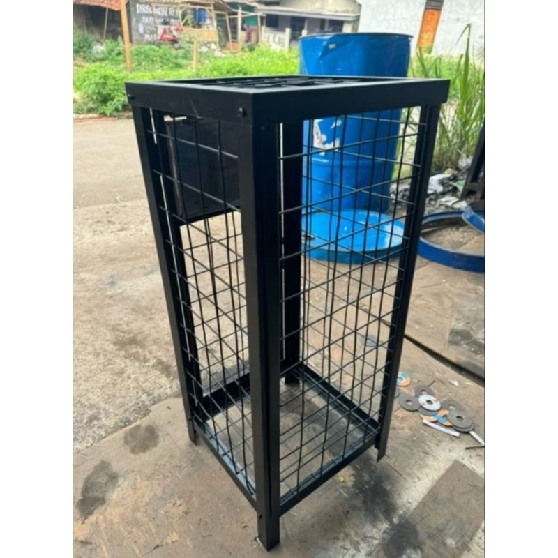 Tempat sampah daur ulang botol plastik mini