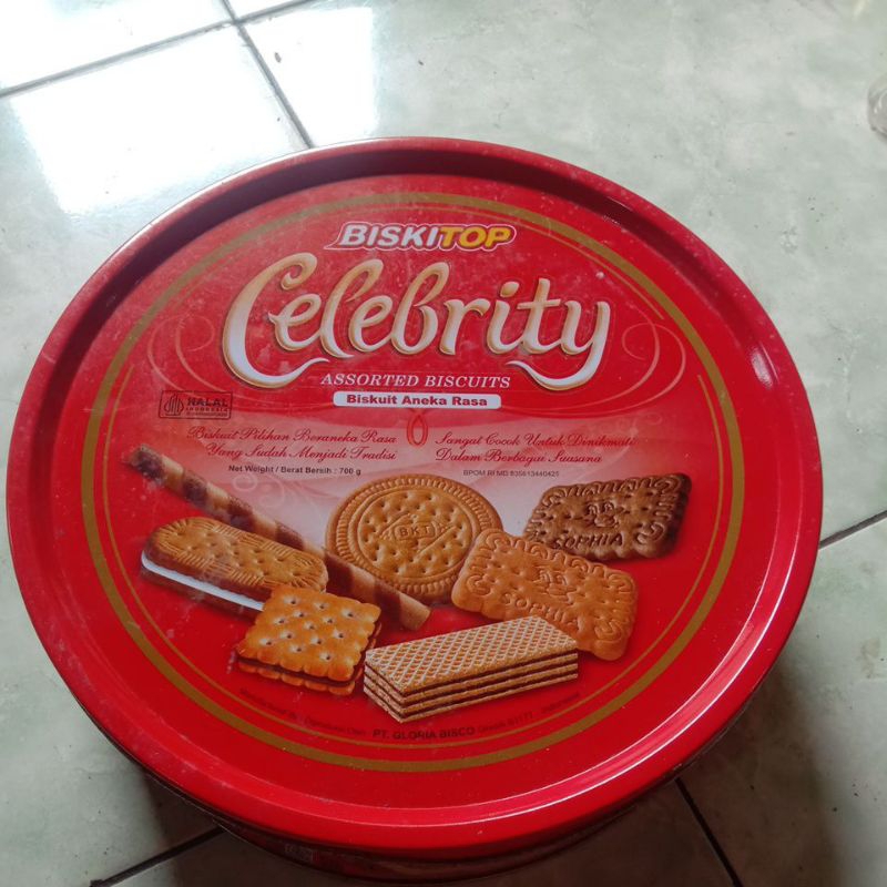kaleng bekas biskitop