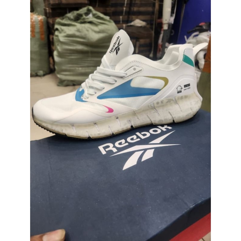 sepatu running pria Reebok kinetica