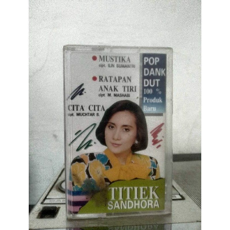 kaset pita Titiek Sandhora